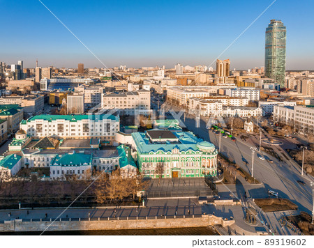 Embankment of the central pond and Plotinka. The historical center of the city of Yekaterinburg. House of Sevostyanov, Russia, Aerial View Embankment of the central pond and Plotinka. The historical center of the city of Yekaterinburg. House of Sevostyanov, Russia, Aerial View 89319602