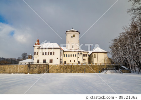 Medieval castle Budatin in winter, nearby Zilina town in Slovaki Medieval castle Budatin in winter, nearby Zilina town in Slovaki 89321362