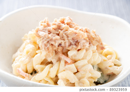 Macaroni salad (tuna topping). Macaroni salad (tuna topping). 89323959
