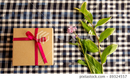 Get a pink ribbon, gift box and pink flowers. 89324557