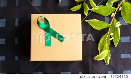 贈送綠絲帶和禮品盒。 89324560