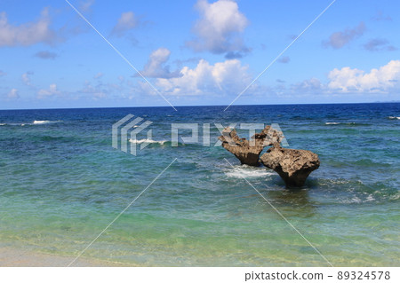 Heart Rock Heart Rock 沖繩縣今歸仁村 Kouri Island Tine Beach Heart Rock Heart Rock 沖繩縣今歸仁村 Kouri Island Tine Beach 89324578