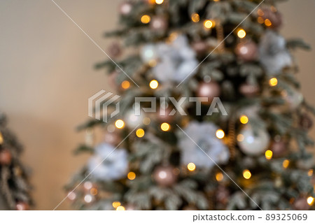 Decorated Christmas tree on blurred, sparkling and fairy background 89325069