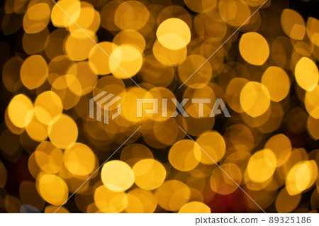 Christmas ilumination bokeh gights in the city 89325186