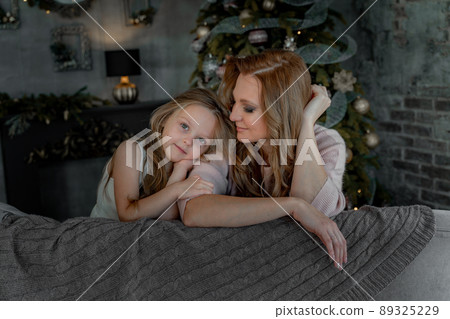 Rapeseed field with blue sky, near Loughborough, England 89325229