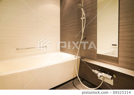 A bathroom A bathroom 89325314