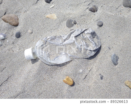 Marine plastic garbage PET bottle 89326613