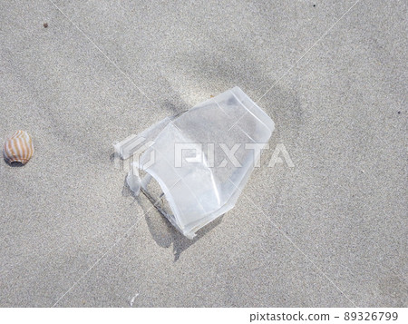 Marine plastic garbage beverage container 89326799