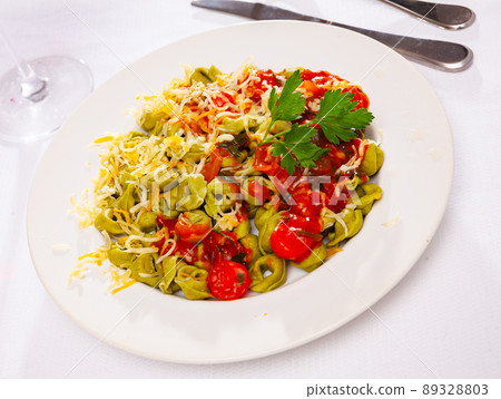 Italian spinach tortellini pasta with tomato sauce Italian spinach tortellini pasta with tomato sauce 89328803