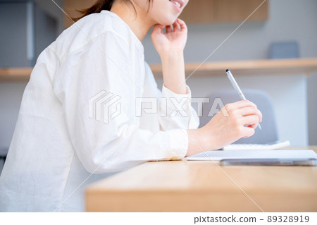 Young woman living lifestyle note Young woman living lifestyle note 89328919