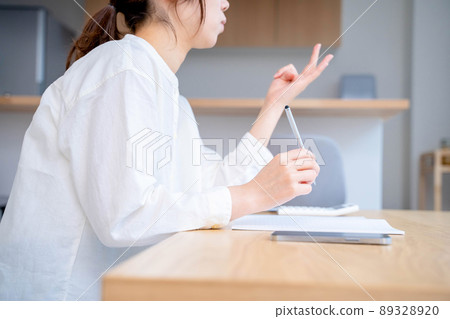 Young woman living lifestyle note Young woman living lifestyle note 89328920