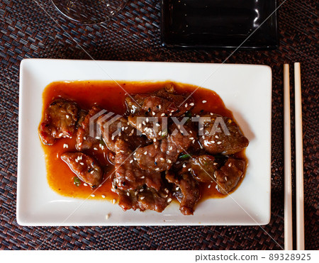 Japanese veal meat braised in wok Japanese veal meat braised in wok 89328925