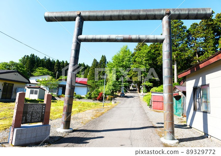 [Shiriuchi Town, the oldest shrine in Hokkaido, the torii gate of Raiko Shrine] 89329772