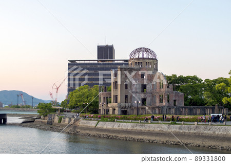 The fear of war that the Atomic Bomb Dome contrasts with the current peaceful evening The fear of war that the Atomic Bomb Dome contrasts with the current peaceful evening 89331800