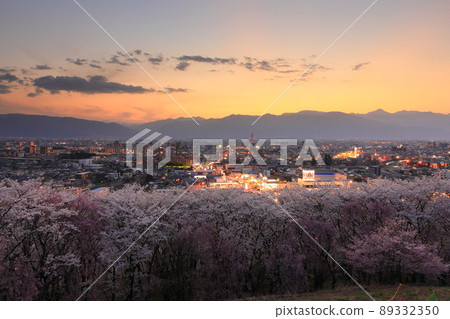 Cherry blossoms at Koboyama Kofun, Nagano Prefecture Sunset Cherry blossoms at Koboyama Kofun, Nagano Prefecture Sunset 89332350