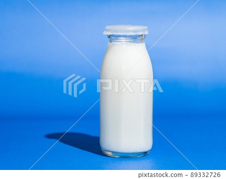 [Drink] Milk in a milk bottle blue background 89332726