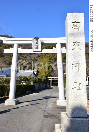 神奈川縣大磯町高久神社(駒神社),沿國道1號鳥居和藍天 神奈川縣大磯町高久神社(駒神社),沿國道1號鳥居和藍天 89332771