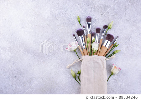 Natural bamboo cosmetic makeup brushes 89334240