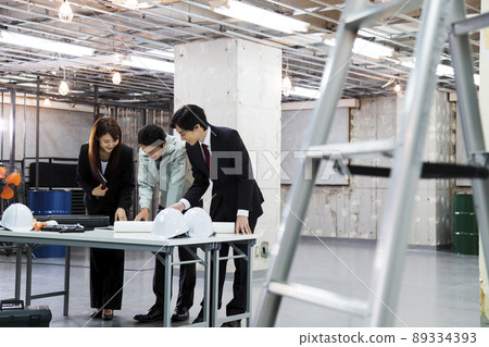 Real estate construction construction engineer business Real estate construction construction engineer business 89334393