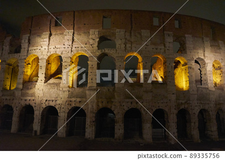 Rome Colosseum night view 89335756