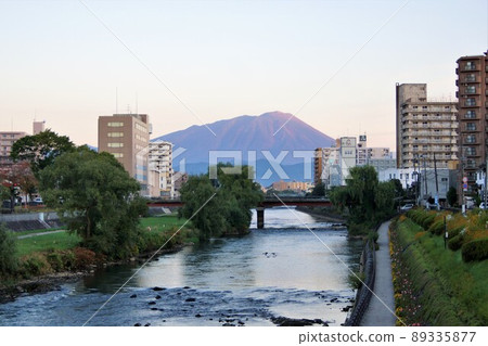 盛岡的風景:清晨的岩木山和中津川 盛岡的風景:清晨的岩木山和中津川 89335877