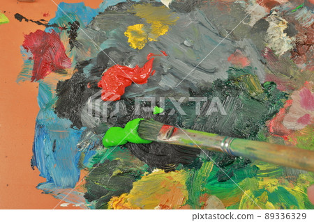 托盤上的油漆 89336329