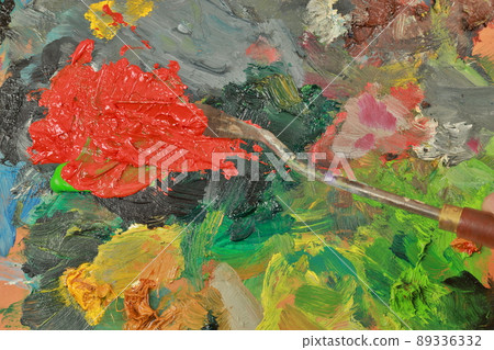 Oil paint on the pallet 89336332