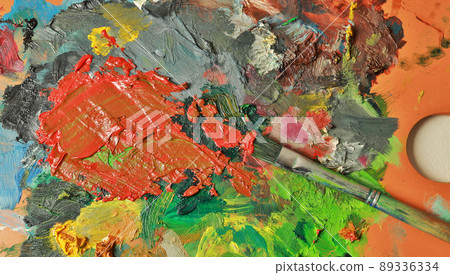 Oil paint on the pallet 89336334