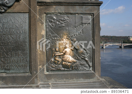 Relief of the statue of a saint, a power spot in Prague (right) 89336471
