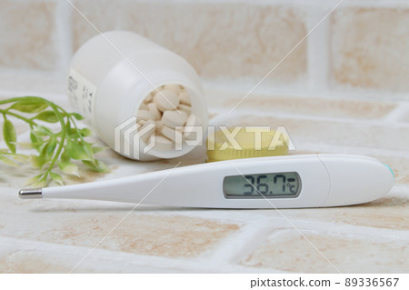 Thermometer, measurement, medical, medical equipment, health, fever, cold, illness, medical care, health management, health, healthcare, body temperature 89336567