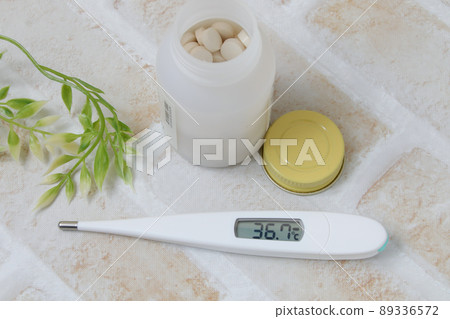 Thermometer, measurement, medical, medical equipment, health, fever, cold, illness, medical care, health management, health, healthcare, body temperature 89336572