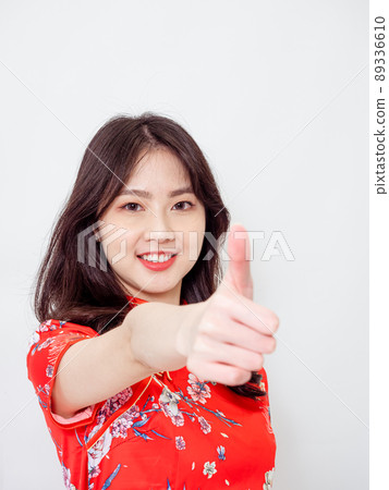 Written by a traditional flag, a female cheongsam with a white background. 89336610