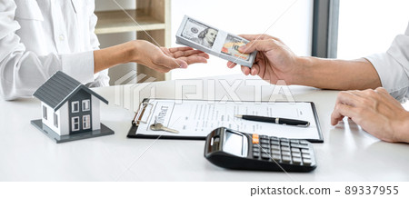Home for rent, Broker agent presenting and consult detail to customer to making the decision a home estate loan to customer sign  agreement and sending home model after approve and receive money 89337955