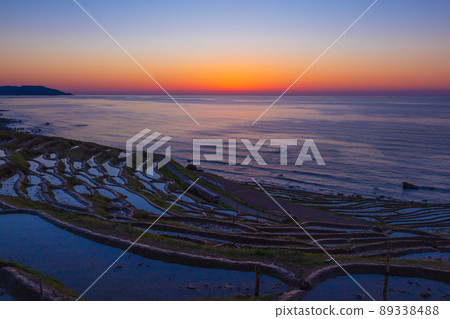 石川縣能登白米千舞田夕陽 89338488