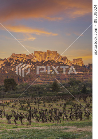 Medieval castle and village, Les Baux-de-Provence, Alpilles mountains, Provence, France 89339024