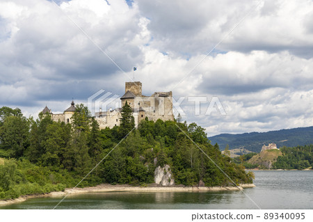 Niedzica castle over Czorsztyn lake in Pieniny, Poland 89340095