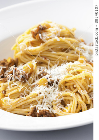 spaghetti with minced meat and chick peas spaghetti with minced meat and chick peas 89340107