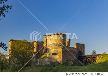 Ruins of Krakovec castle in Central Bohemia, Czech Republic 89340375