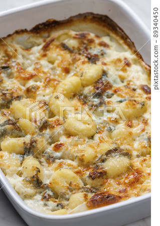 gnocchi baked with blue cheese 89340450