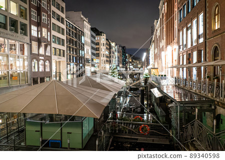 Canals in the city center of Hamburg Canals in the city center of Hamburg 89340598