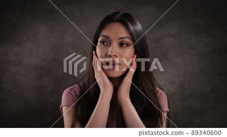 Studio portrait of a pretty Asian girl 89340600