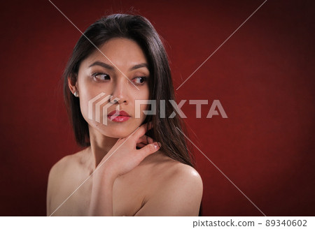 Pretty young woman with bare shoulder and torso Pretty young woman with bare shoulder and torso 89340602