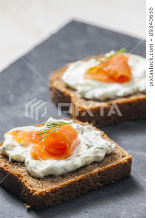 whole grain bread with dill spread and smoked salmon 89340636