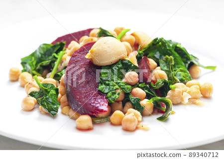 salad with red beet, spinach and chickpeas salad with red beet, spinach and chickpeas 89340712