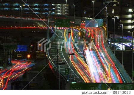 Transportation on the Metropolitan Expressway Central Circular Route [Night view image] 89343033