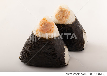 Salmon rice balls 89343602