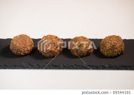 Recipe for meatballs before cooking  89344191
