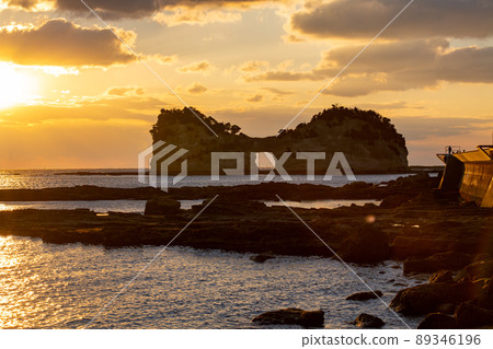 Evening view of Engetsu Island, Shirahama Town 89346196