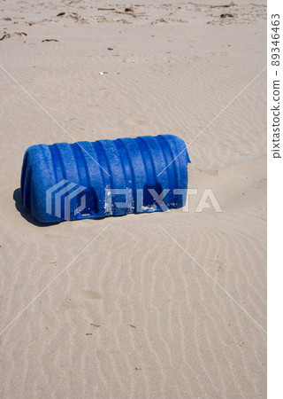 Marine debris that has washed away 89346463