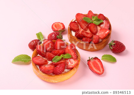Strawberry tarts on pink background, close up Strawberry tarts on pink background, close up 89346513